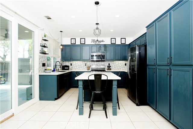 Detail Gallery Image 10 of 24 For 29282 Castlewood, Menifee,  CA 92584 - 4 Beds | 3 Baths