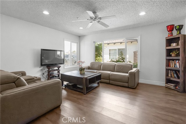 Detail Gallery Image 21 of 42 For 20212 Londelius, Winnetka,  CA 91306 - 3 Beds | 2 Baths