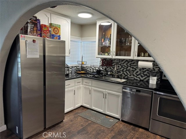 Detail Gallery Image 10 of 22 For 6045 Harding Ave, South Gate,  CA 90280 - 2 Beds | 2 Baths