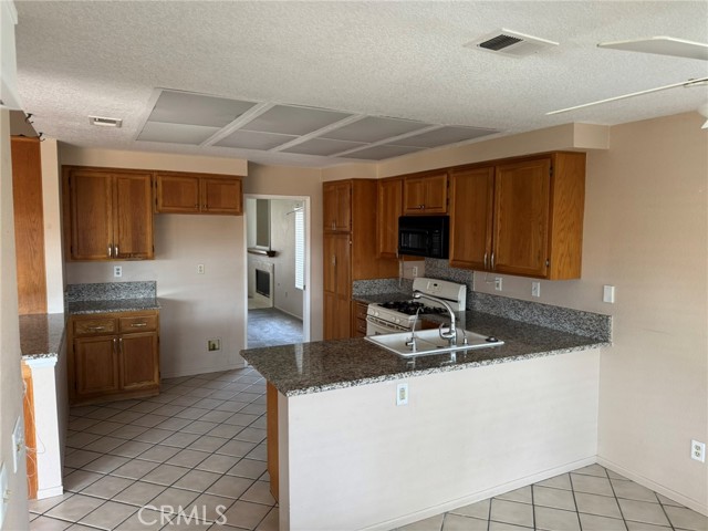 30253 Pebble Beach Drive, Menifee CA: https://media.crmls.org/medias/bbfddb55-4949-4540-b855-0150277e8f40.jpg