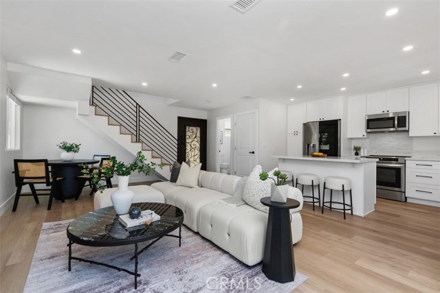 3871 Hendrix Street, Irvine CA: https://media.crmls.org/medias/bbfe313e-2030-4d6f-b7d4-b6a0da583f46.jpg