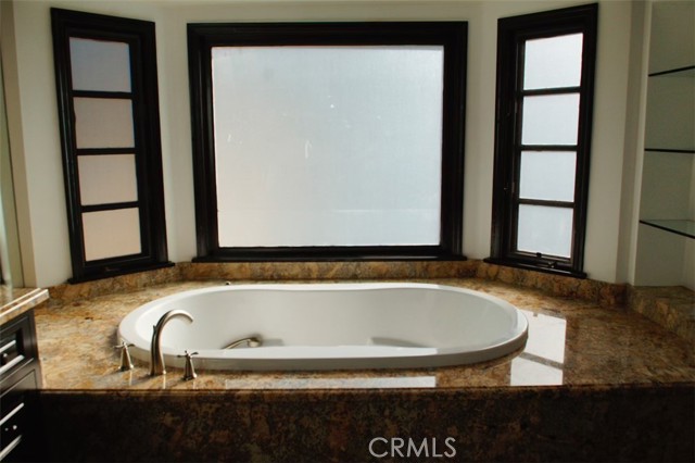 Detail Gallery Image 7 of 7 For 5235 San Feliciano Dr, Woodland Hills,  CA 91364 - 5 Beds | 4 Baths