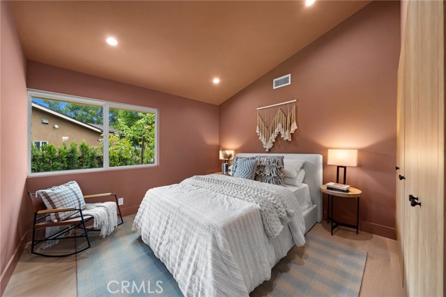 Detail Gallery Image 15 of 25 For 24153 Califa St, Woodland Hills,  CA 91367 - 4 Beds | 3 Baths