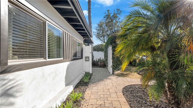 5640 Wish Avenue photo 4