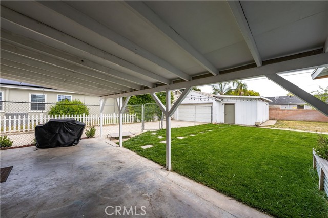 1326 Clock Avenue, Redlands CA: https://media.crmls.org/medias/bbff04db-a394-49f3-a403-5c5b4b8cca4b.jpg