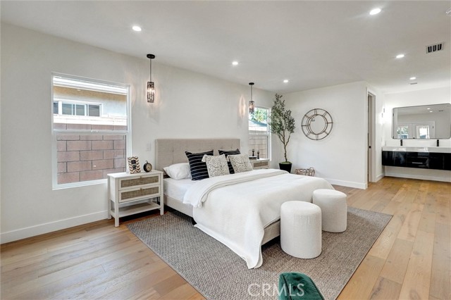 Detail Gallery Image 23 of 49 For 6852 6854 Atoll Avenue, North Hollywood,  CA 91605 - 4 Beds | 4 Baths