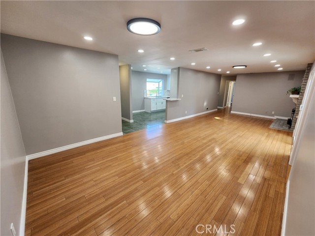 Detail Gallery Image 13 of 34 For 22240 Burton, Canoga Park,  CA 91304 - 4 Beds | 3 Baths