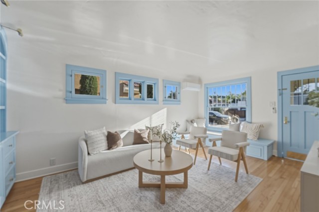 Image 6 of 50 For 3327 Hollydale Dr.