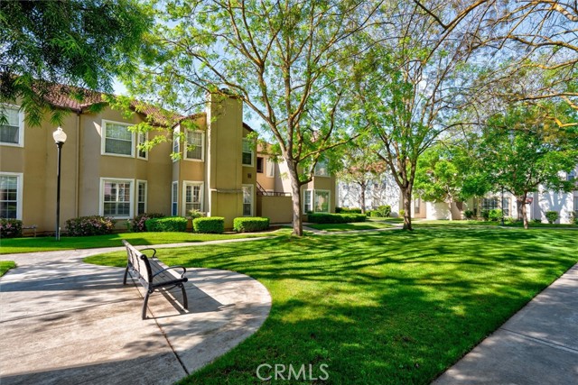 Detail Gallery Image 3 of 32 For 8153 N Cedar Ave #113,  Fresno,  CA 93720 - 2 Beds | 2 Baths