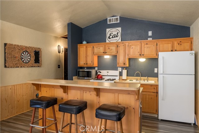 Detail Gallery Image 10 of 26 For 2101 5th Ln, Big Bear City,  CA 92314 - 2 Beds | 1 Baths