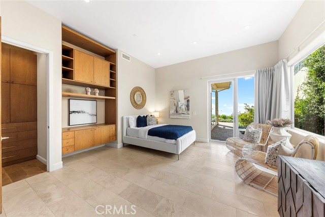 3355 Alta Laguna Boulevard, Laguna Beach CA: https://media.crmls.org/medias/bc013e19-20d2-4299-a654-e80b98a41ed9.jpg