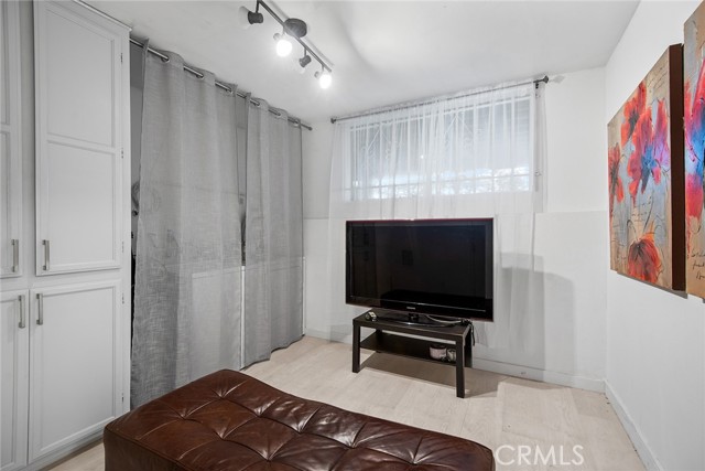 Detail Gallery Image 20 of 23 For 9901 Independence Ave #D,  Chatsworth,  CA 91311 - 2 Beds | 2 Baths