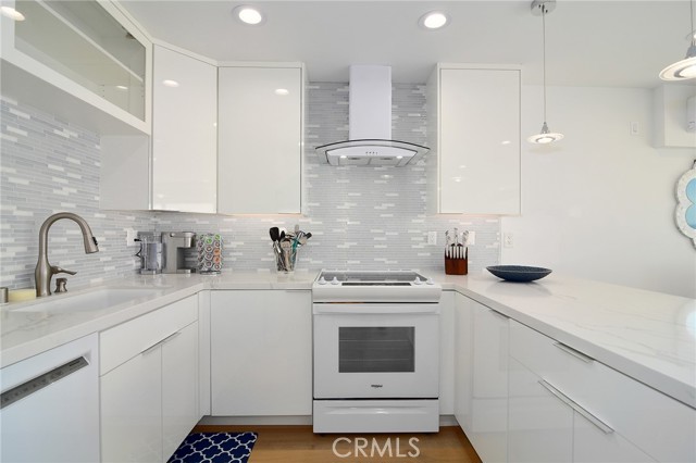 Detail Gallery Image 9 of 20 For 11952 E Whalers Ln, Malibu,  CA 90265 - 2 Beds | 3 Baths