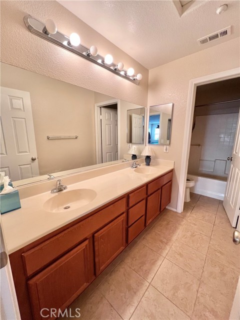 Guest bath with double vanity