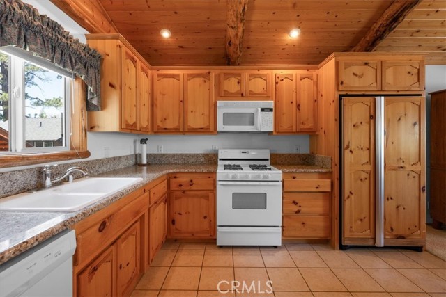 Detail Gallery Image 9 of 46 For 694 Butte Ave, Big Bear City,  CA 92314 - 4 Beds | 2/1 Baths