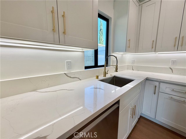 Detail Gallery Image 8 of 15 For 22132 Gault St, Canoga Park,  CA 91303 - 1 Beds | 1 Baths