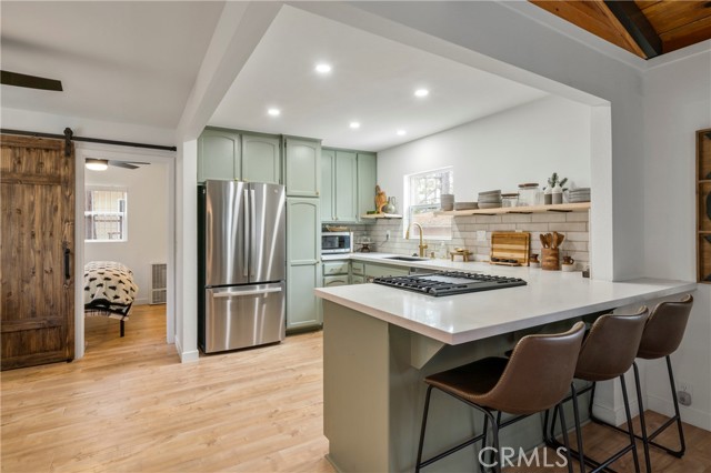 Detail Gallery Image 2 of 29 For 606 Merced Ave, Big Bear Lake,  CA 92315 - 2 Beds | 2 Baths