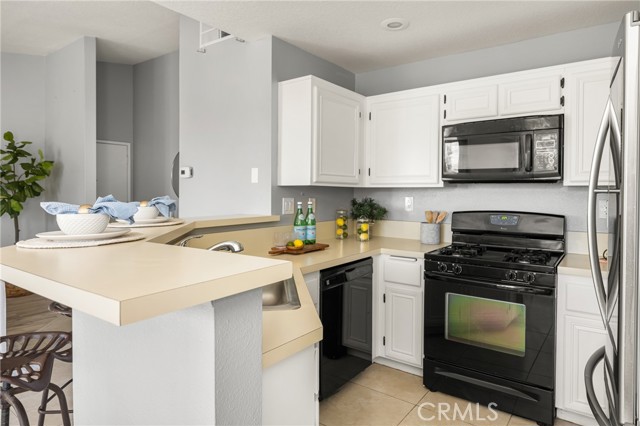 Detail Gallery Image 12 of 39 For 2564 Avenida Del #P201,  Corona,  CA 92882 - 2 Beds | 2 Baths