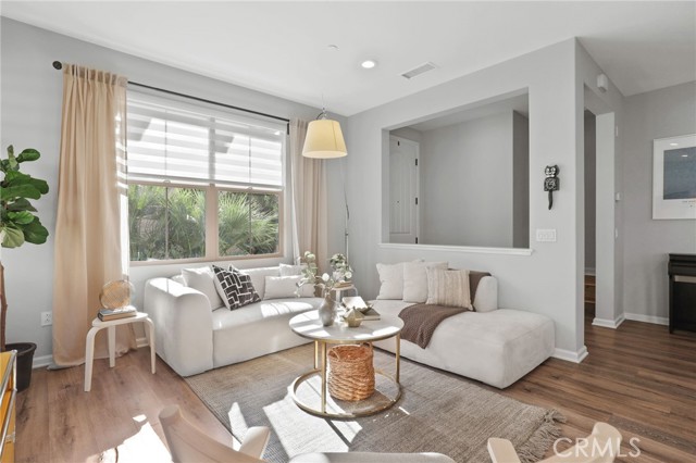 Detail Gallery Image 8 of 66 For 116 Nature Walk, Irvine,  CA 92618 - 3 Beds | 3/1 Baths