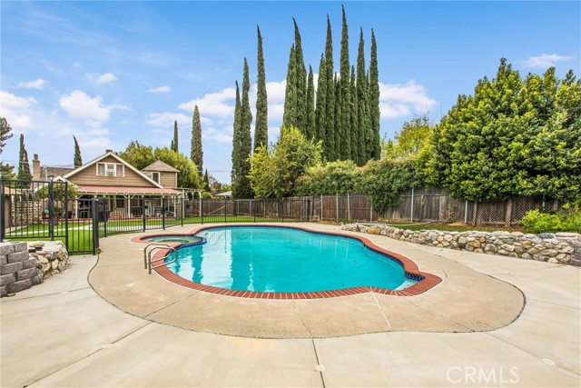 391 W Gilman Street, Banning CA: https://media.crmls.org/medias/bc04c0f8-517a-4c27-8016-9f30f078610c.jpg