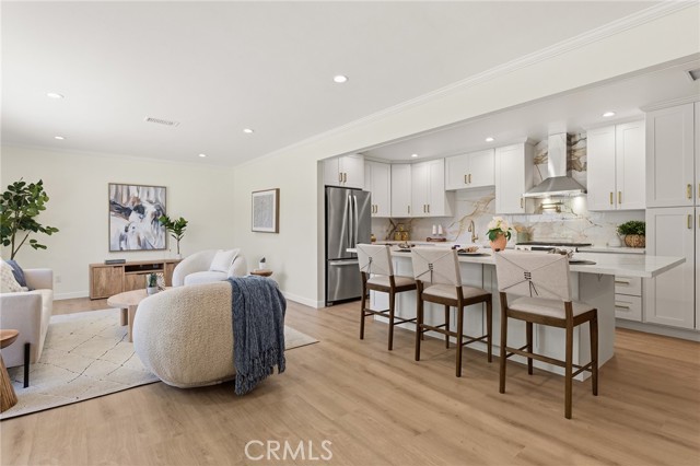 Detail Gallery Image 7 of 51 For 6539 Noble Avenue, Van Nuys,  CA 91411 - 4 Beds | 4 Baths