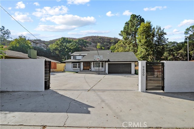 9800 Sunland Boulevard photo 2