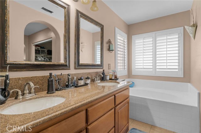 12776 Berrydale Street, Victorville CA: https://media.crmls.org/medias/bc06e81d-f6e9-415c-903a-fa6023d986bd.jpg