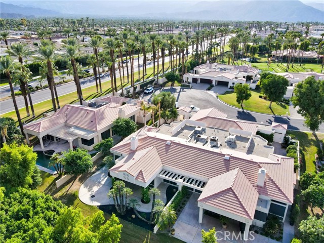 44980 Olympic Court, Indian Wells CA: https://media.crmls.org/medias/bc072d4d-9291-49d8-ac83-16a1180799bd.jpg