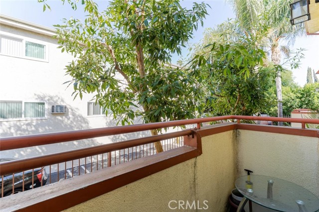 Detail Gallery Image 13 of 26 For 15053 Victory Bld #5,  Van Nuys,  CA 91411 - 2 Beds | 3 Baths