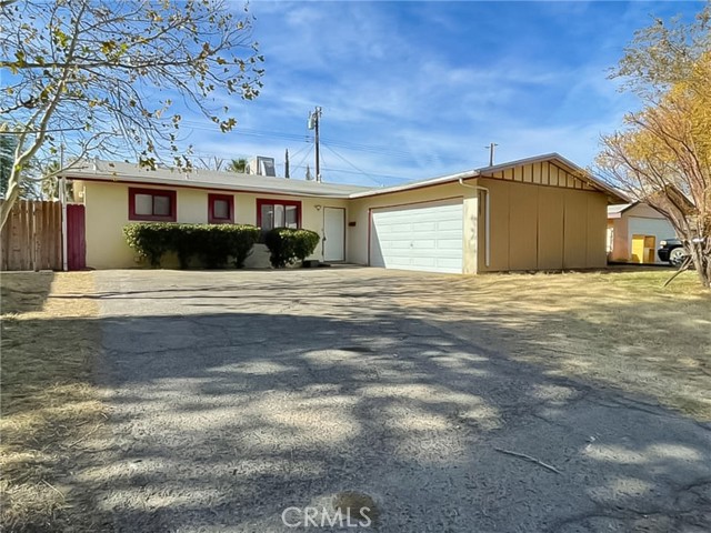 Detail Gallery Image 1 of 21 For 45567 Andale Ave, Lancaster,  CA 93535 - 4 Beds | 2 Baths