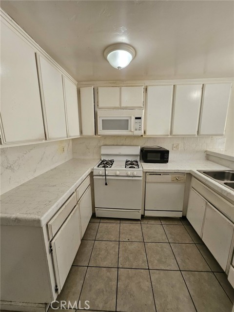 Detail Gallery Image 7 of 23 For 16463 Joy St, Lake Elsinore,  CA 92530 - 3 Beds | 2/1 Baths