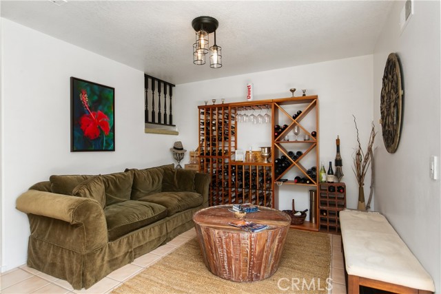 Detail Gallery Image 14 of 45 For 590 John K Dr #102,  Long Beach,  CA 90803 - 3 Beds | 2/1 Baths