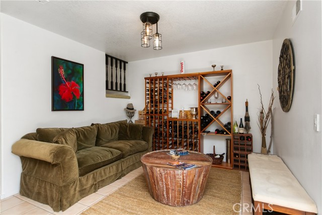 Detail Gallery Image 14 of 45 For 590 John K Dr #102,  Long Beach,  CA 90803 - 3 Beds | 2/1 Baths