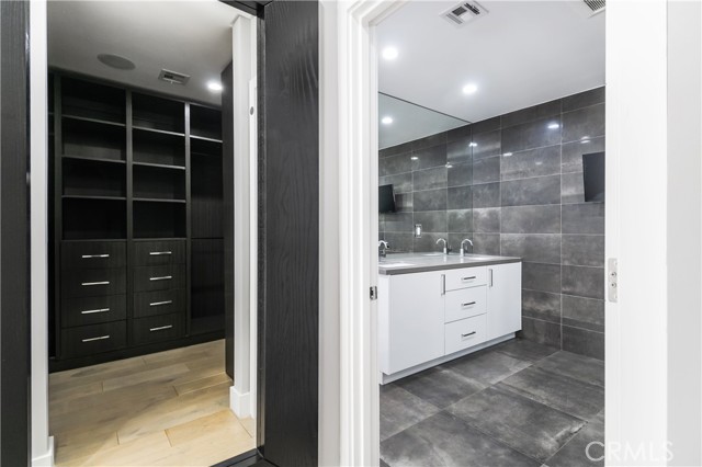 Detail Gallery Image 20 of 47 For 6230 Beeman Ave, North Hollywood,  CA 91606 - 6 Beds | 4/2 Baths