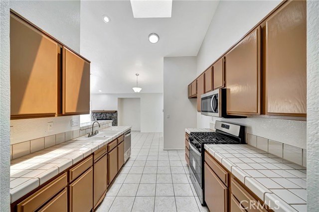 Detail Gallery Image 16 of 56 For 4060 Vancouver Ln, Quartz Hill,  CA 93536 - 4 Beds | 2 Baths