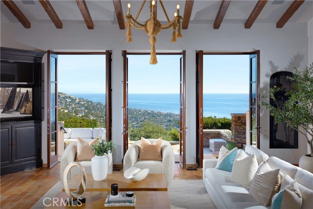 Detail Gallery Image 5 of 42 For 1302 Skyline Dr, Laguna Beach,  CA 92651 - 4 Beds | 4/1 Baths