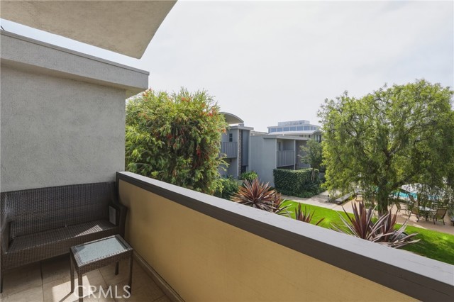 Detail Gallery Image 23 of 48 For 13231 Fiji Way #H,  Marina Del Rey,  CA 90292 - 3 Beds | 2/1 Baths