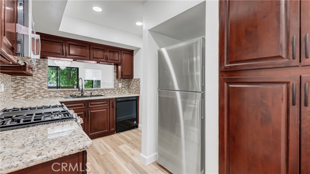 Detail Gallery Image 7 of 19 For 527 B E Elmwood, Burbank,  CA 91501 - 2 Beds | 3 Baths