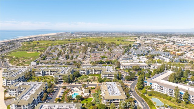 Detail Gallery Image 38 of 42 For 240 Nice #302,  Newport Beach,  CA 92663 - 2 Beds | 1/1 Baths
