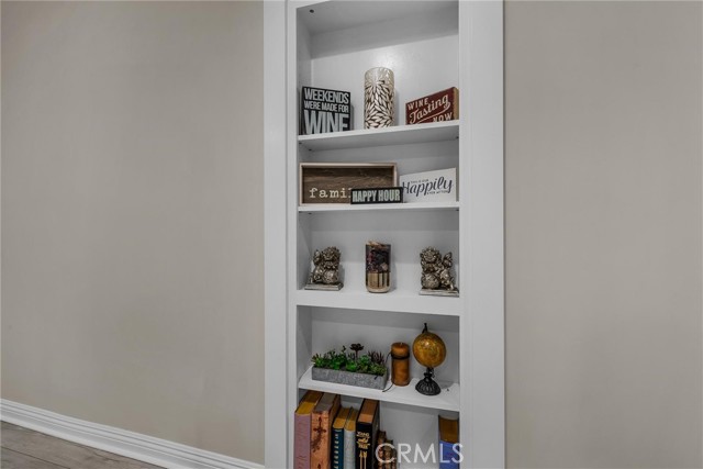 17900 Bullock Street, Encino CA: https://media.crmls.org/medias/bc0b25cf-64b9-4920-af76-b7977c060c68.jpg