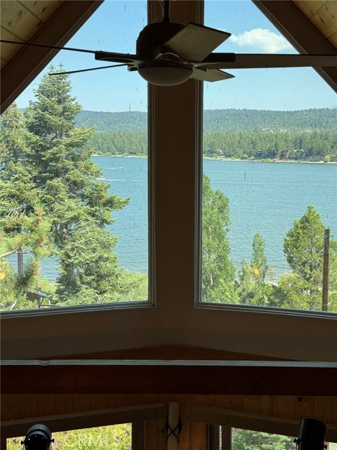 Detail Gallery Image 25 of 44 For 38532 N Shore Dr, Fawnskin,  CA 92333 - 3 Beds | 2/1 Baths