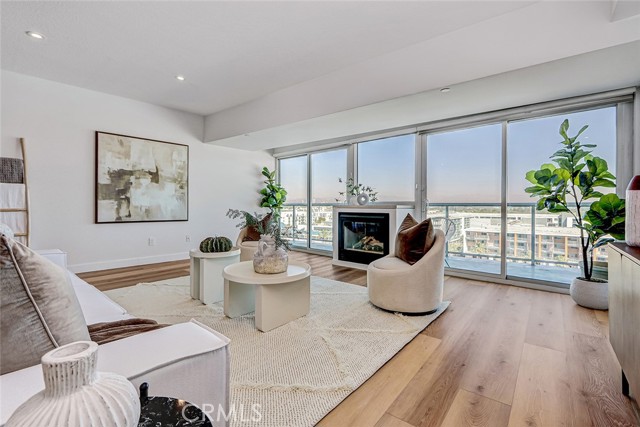 Detail Gallery Image 6 of 55 For 13600 Marina Pointe Dr #905,  Marina Del Rey,  CA 90292 - 2 Beds | 2/1 Baths