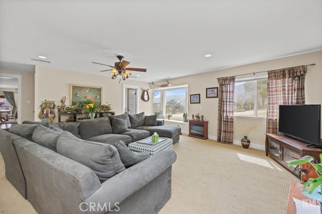 21564 Pine Tree Road, Caliente CA: https://media.crmls.org/medias/bc0cd57c-91cc-4dc5-9ded-cb3fa552885c.jpg