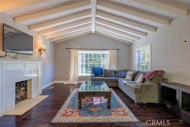 Detail Gallery Image 11 of 19 For 2021 Orchard Ln a,  La Canada Flintridge,  CA 91011 - 2 Beds | 1 Baths