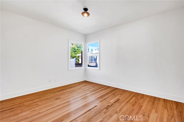 Detail Gallery Image 19 of 29 For 6630 Mclennan, Lake Balboa,  CA 91406 - 3 Beds | 2 Baths