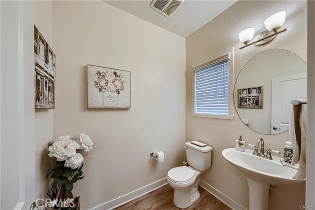 Detail Gallery Image 8 of 29 For 2728 W Ball Rd, Anaheim,  CA 92804 - 3 Beds | 2/1 Baths