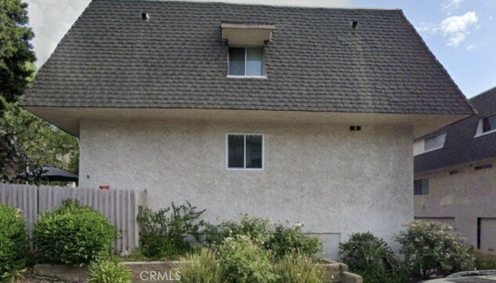 17937 Magnolia Boulevard #18
