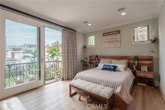 351 30th Street, Hermosa Beach, California 90254, 4 Bedrooms Bedrooms, ,3 BathroomsBathrooms,Residential,For Sale,30th,SB25124501