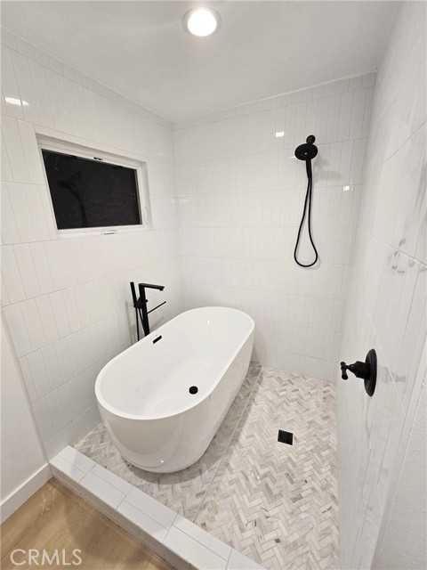 Detail Gallery Image 4 of 7 For 16124 San Fernando Mission Bld, Granada Hills,  CA 91344 - – Beds | – Baths