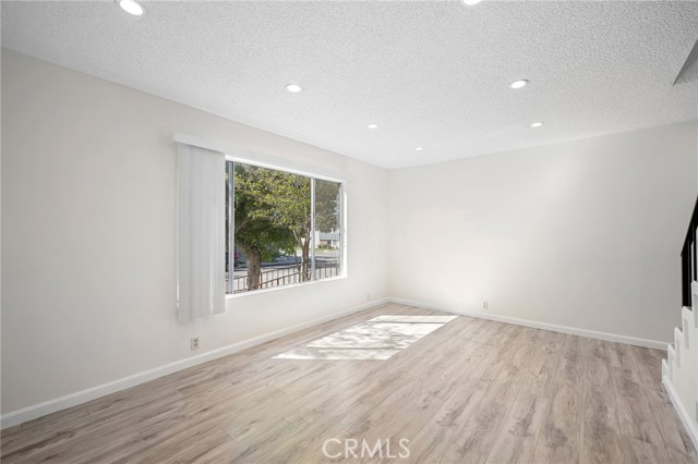 Detail Gallery Image 8 of 24 For 251 W Dryden St #16,  Glendale,  CA 91202 - 2 Beds | 1/1 Baths